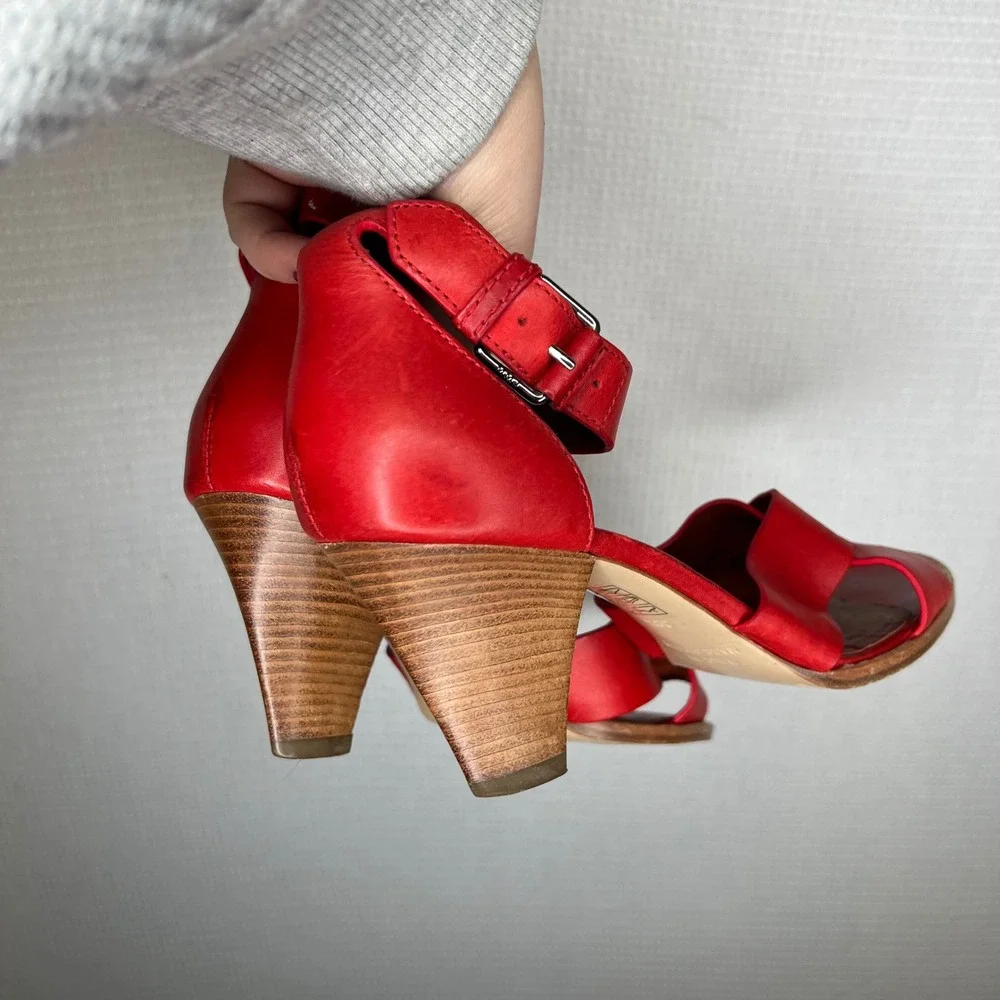 Marc by Marc Jacobs Red Leather Ankle Strap Block Heel Sandals Women's Size 38.5 - Picture 4 of 7